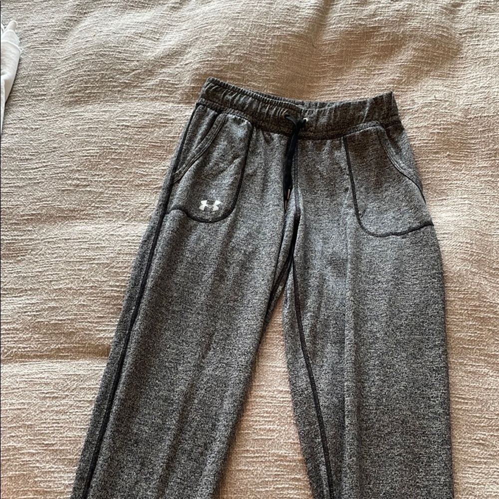 Underarmor sweatpant joggers